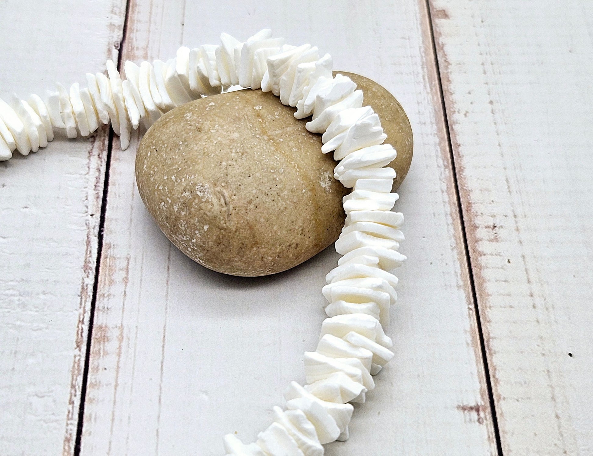 80 perles chips coquillage nacre blanchies