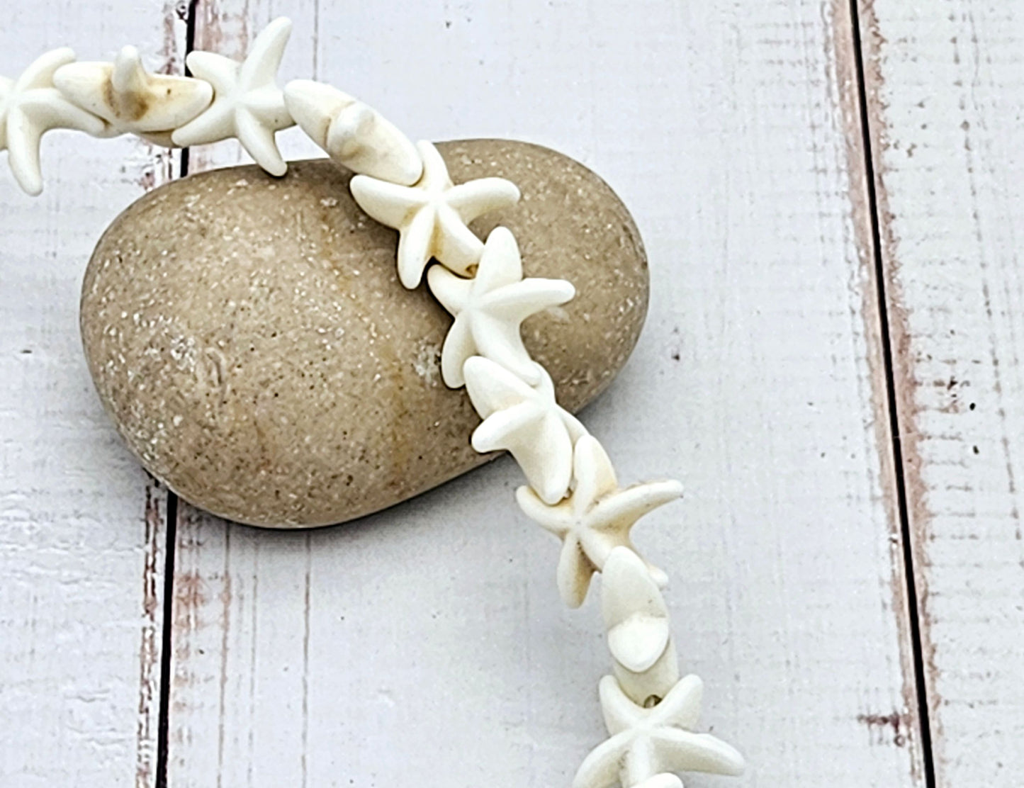 36 perles étoile de mer blanches 14mm