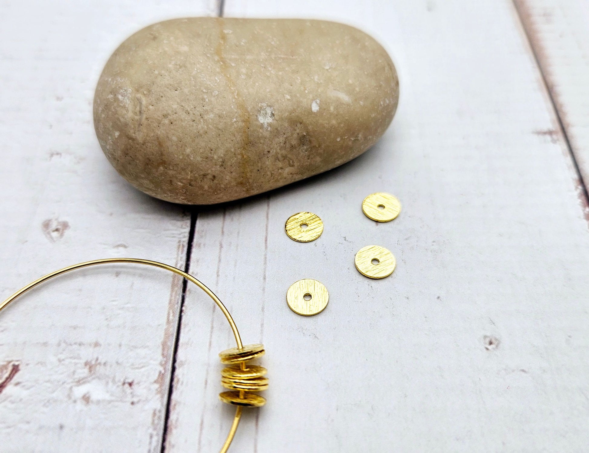 20 perles heishi striées dorées 6mm