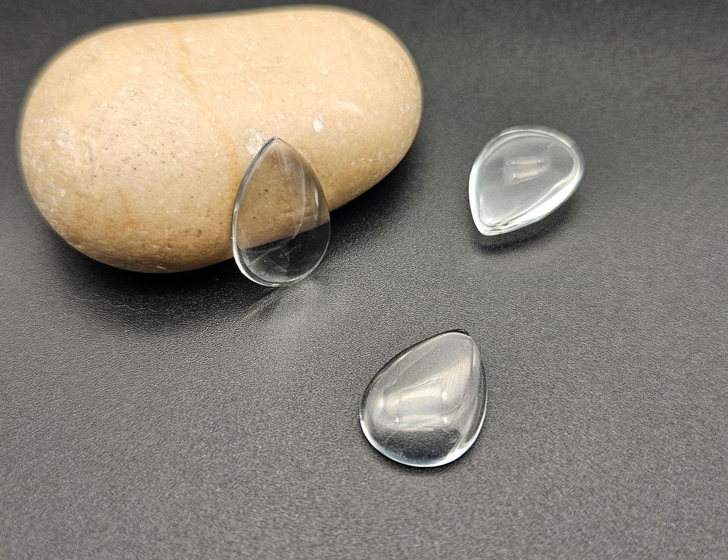 20 cabochons en verre goutte 18x13mm