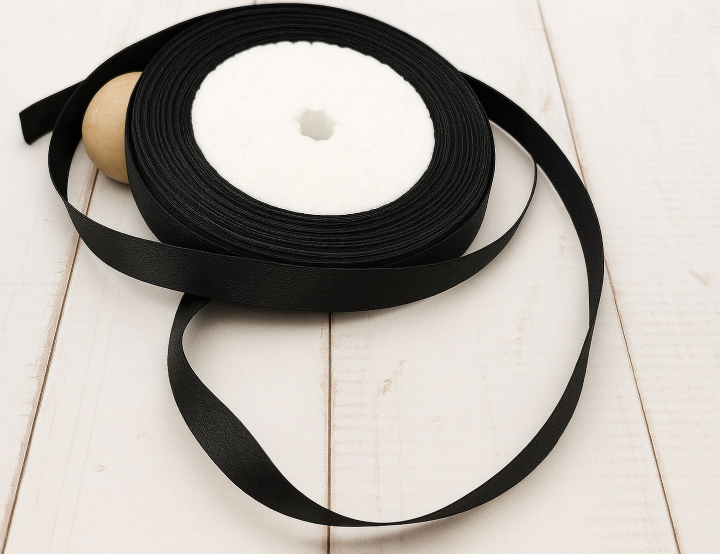 Ruban satin noir 22 mètres – Largeur 10 mm