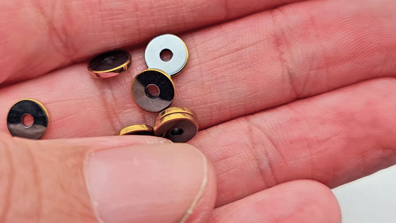 50 perles heishi plates hématite 6mm bords dorés