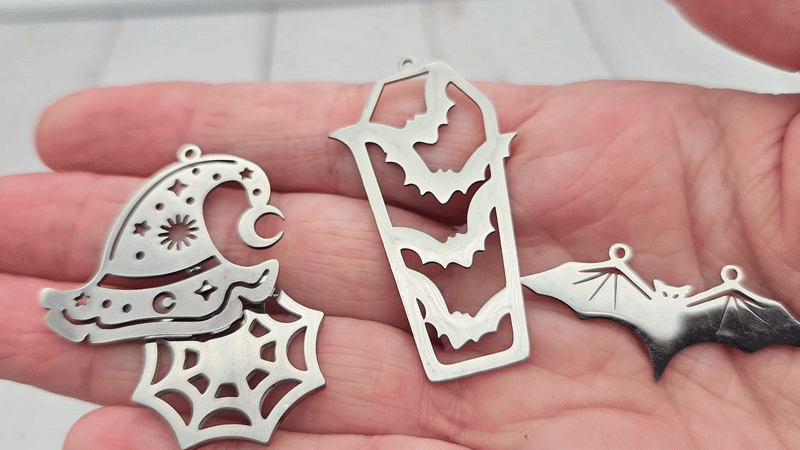 10 Breloques Halloween en Acier Inoxydable – 10 Modèles Différents