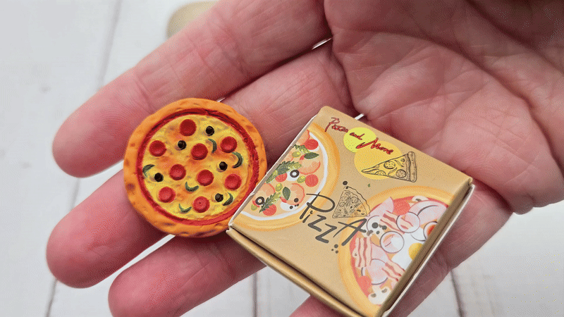 2 mini pizzas avec leur boîte