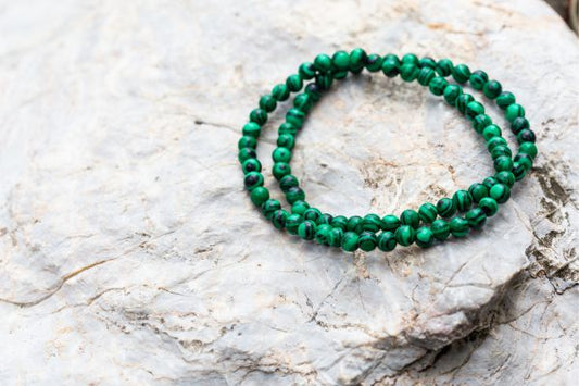 La malachite : signification, vertus et idées d’association en création de bijoux