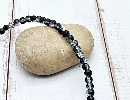 200 perles en verre craquelées noires et transparentes 4mm