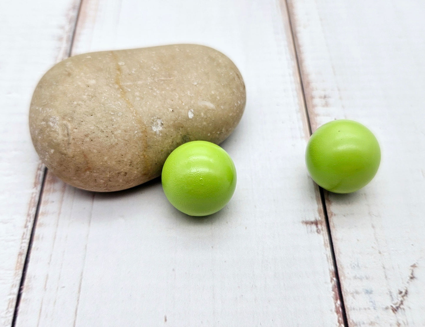 2 perles sonores 16mm couleur vert anis création bolas de grossesse
