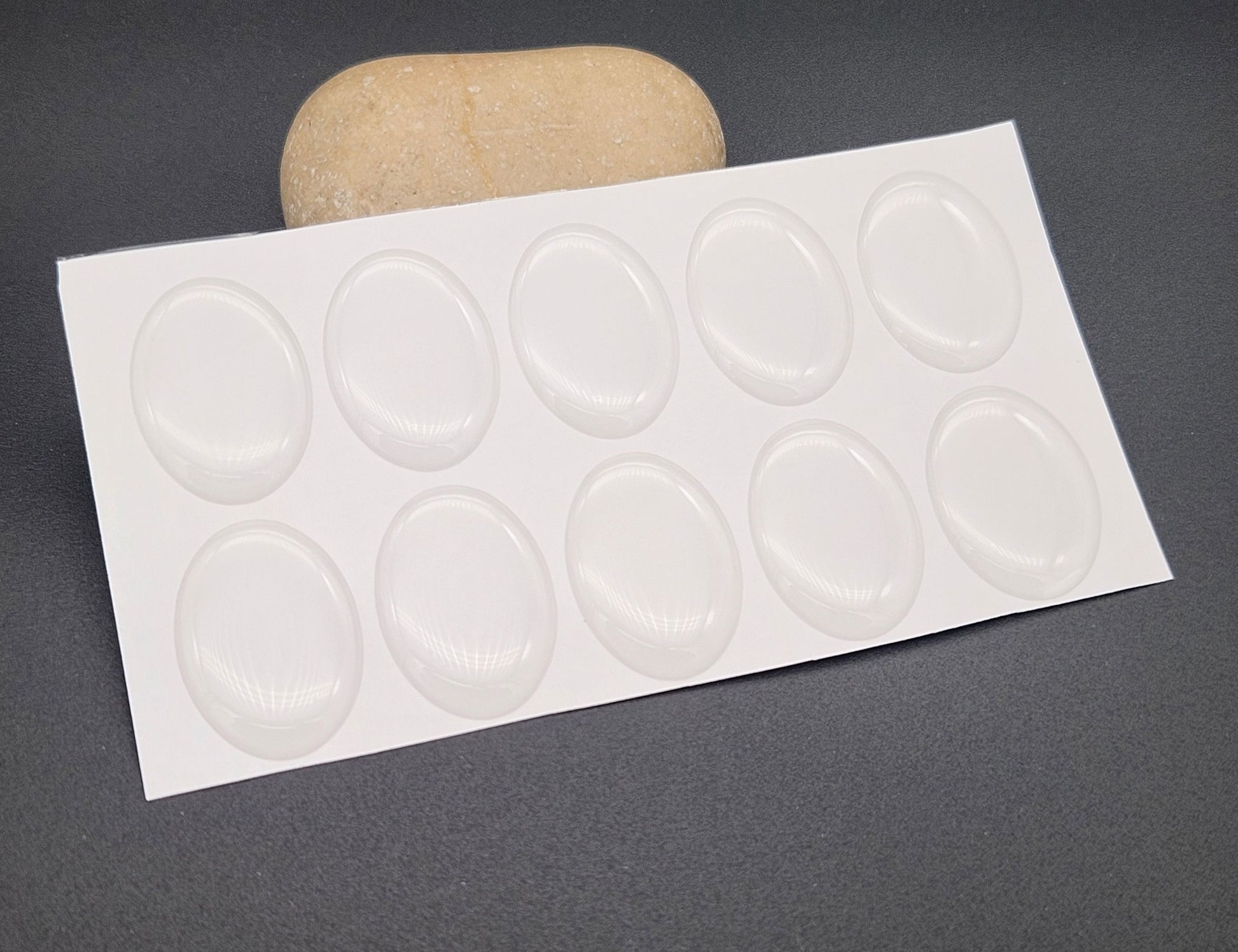 10 cabochons autocollants ovales 25x18 mm en résine époxy