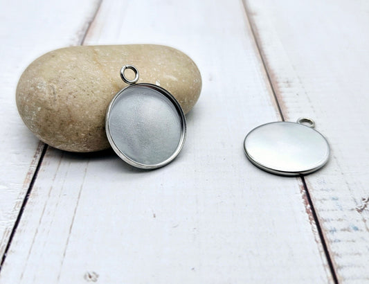 10 pendentifs plateau cabochon 20mm en acier inoxydable