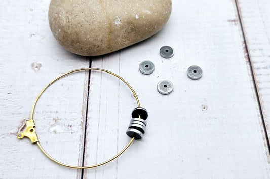 50 perles heishi plates hématite 6mm finition platine