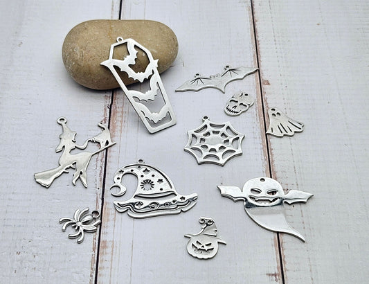 10 Breloques Halloween en Acier Inoxydable – 10 Modèles Différents