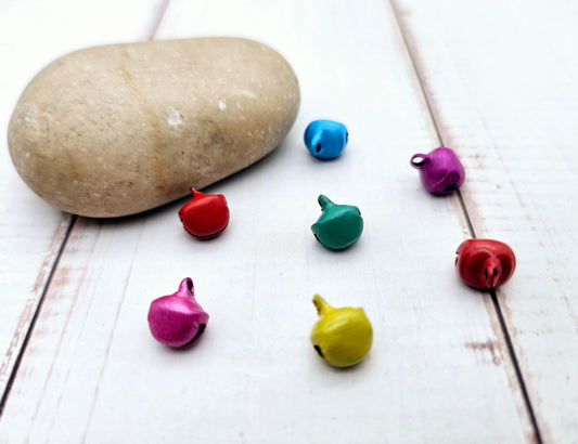 100 breloques grelots clochettes multicolores tons mats