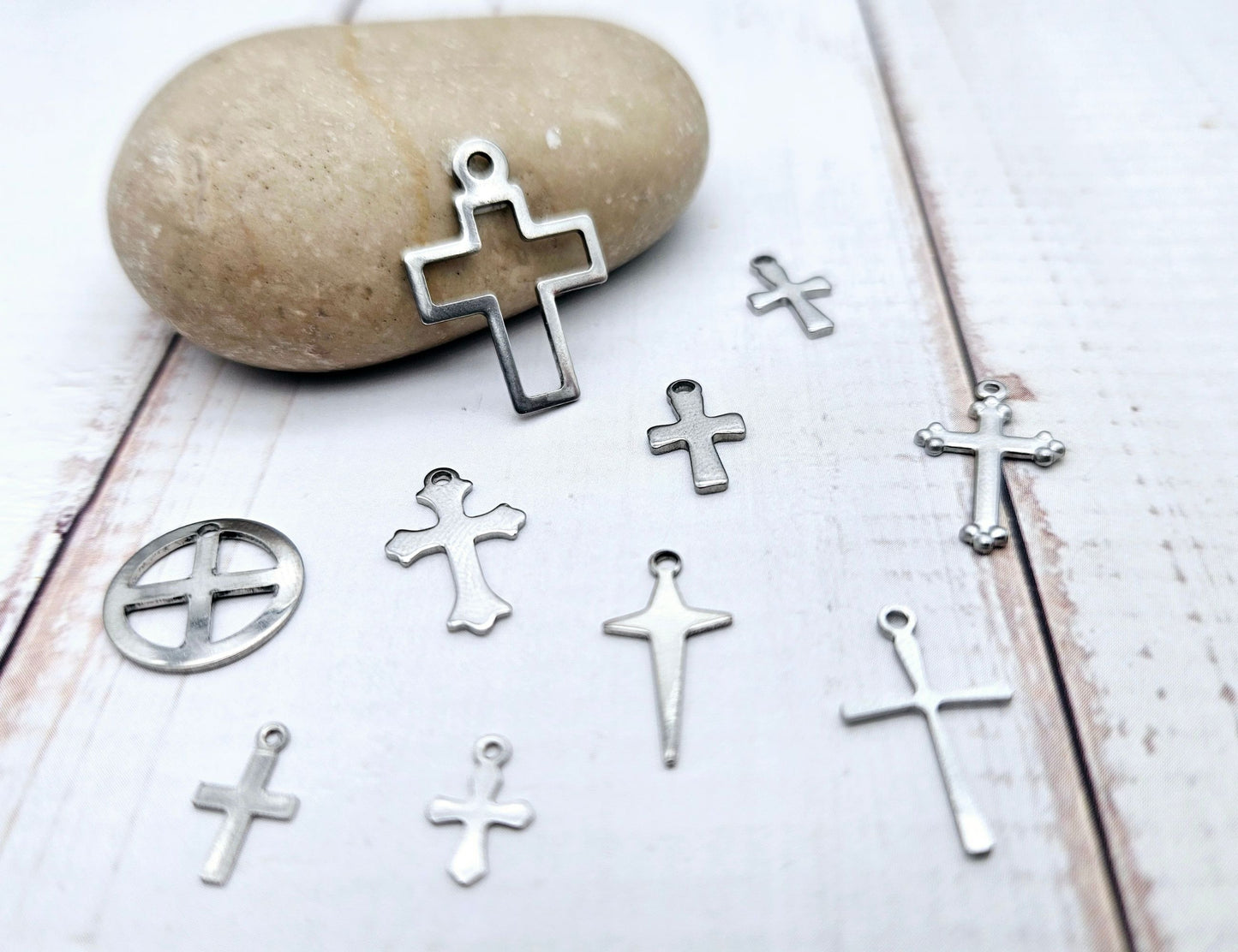 10 breloques croix religion 10 modèles différents