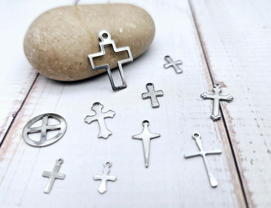 10 breloques croix religion 10 modèles différents