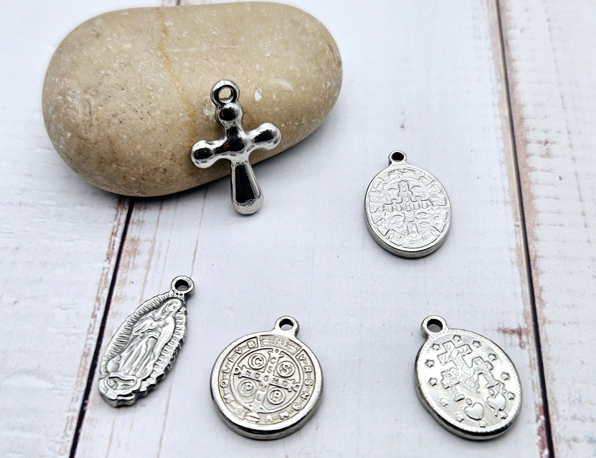 5 breloques religion chrétienne 5 modèles différents