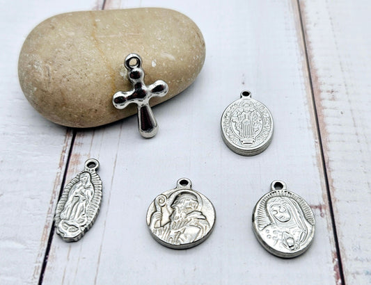 5 breloques religion chrétienne 5 modèles différents
