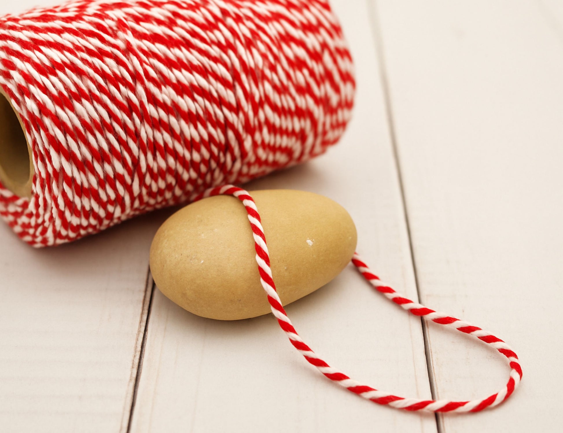 Bobine de ficelle style Baker’s Twine rouge et blanc – 100 mètres