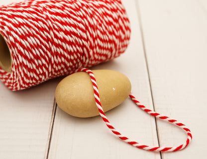 Bobine de ficelle style Baker’s Twine rouge et blanc – 100 mètres