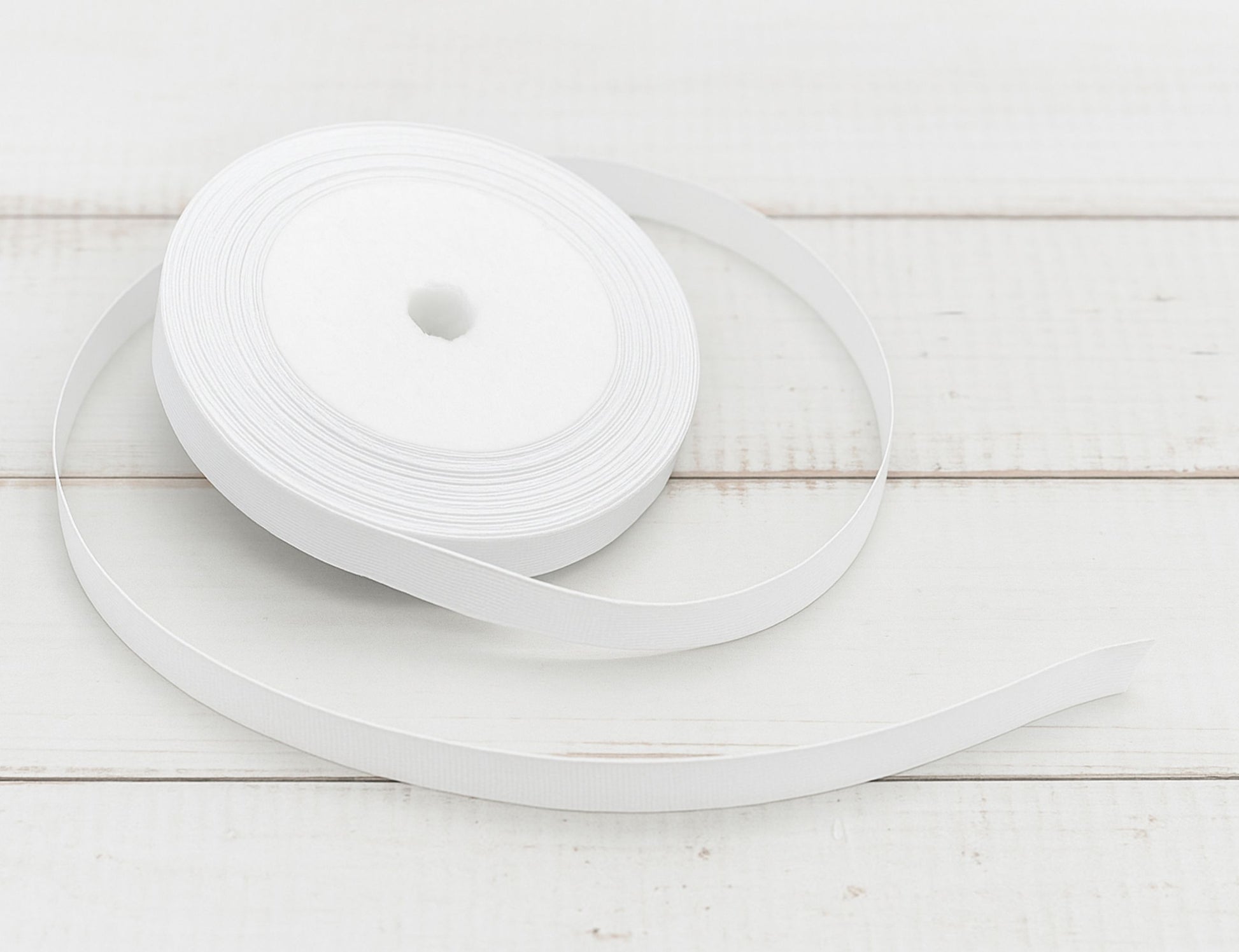 Ruban satin blanc 22 mètres – Largeur 10 mm