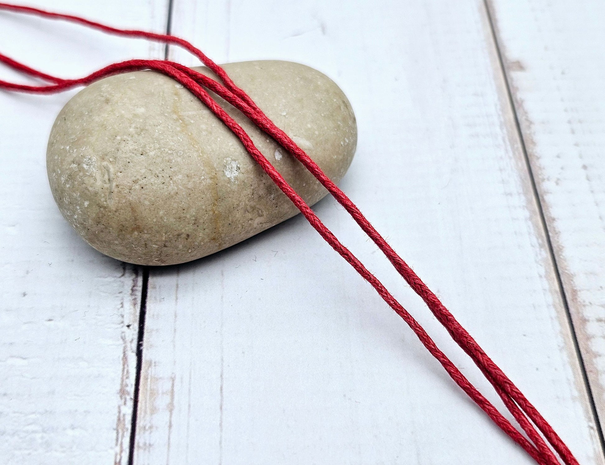 Cordon en coton ciré rouge 1mm - 10 mètres