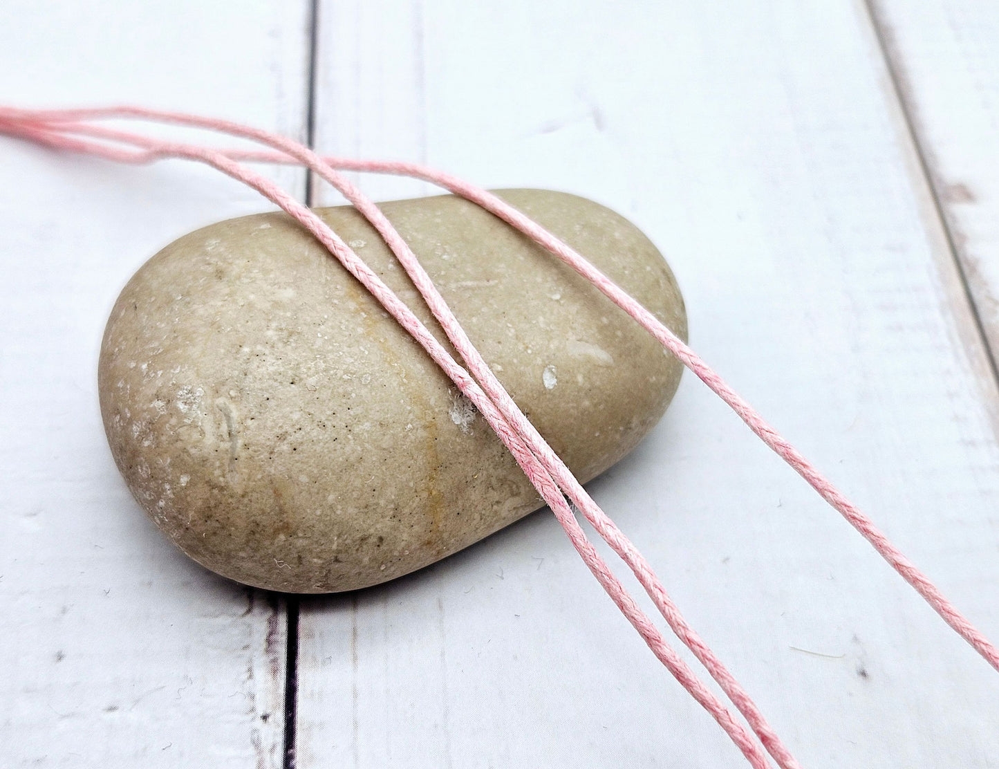 Cordon en coton ciré rose 1mm - 10 mètres