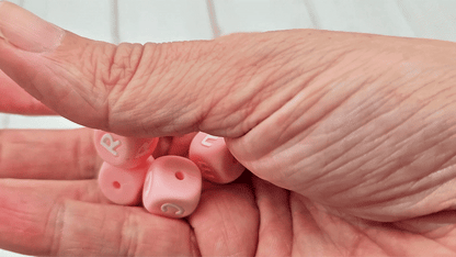 26 perles alphabet lettres silicone rose pastel