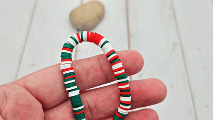 290 perles heishi blanches rouges vertes 6mm