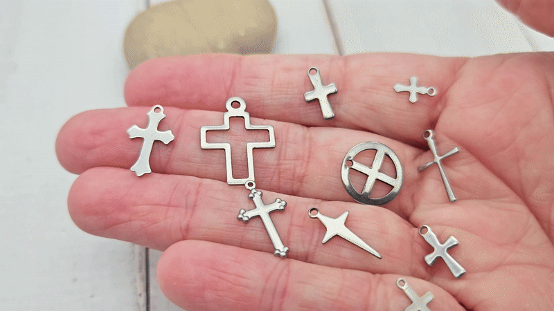 10 breloques croix religion 10 modèles différents