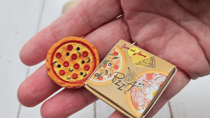 2 mini pizzas avec leur boîte