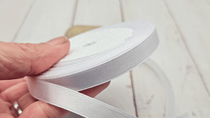 Ruban satin blanc 22 mètres – Largeur 10 mm