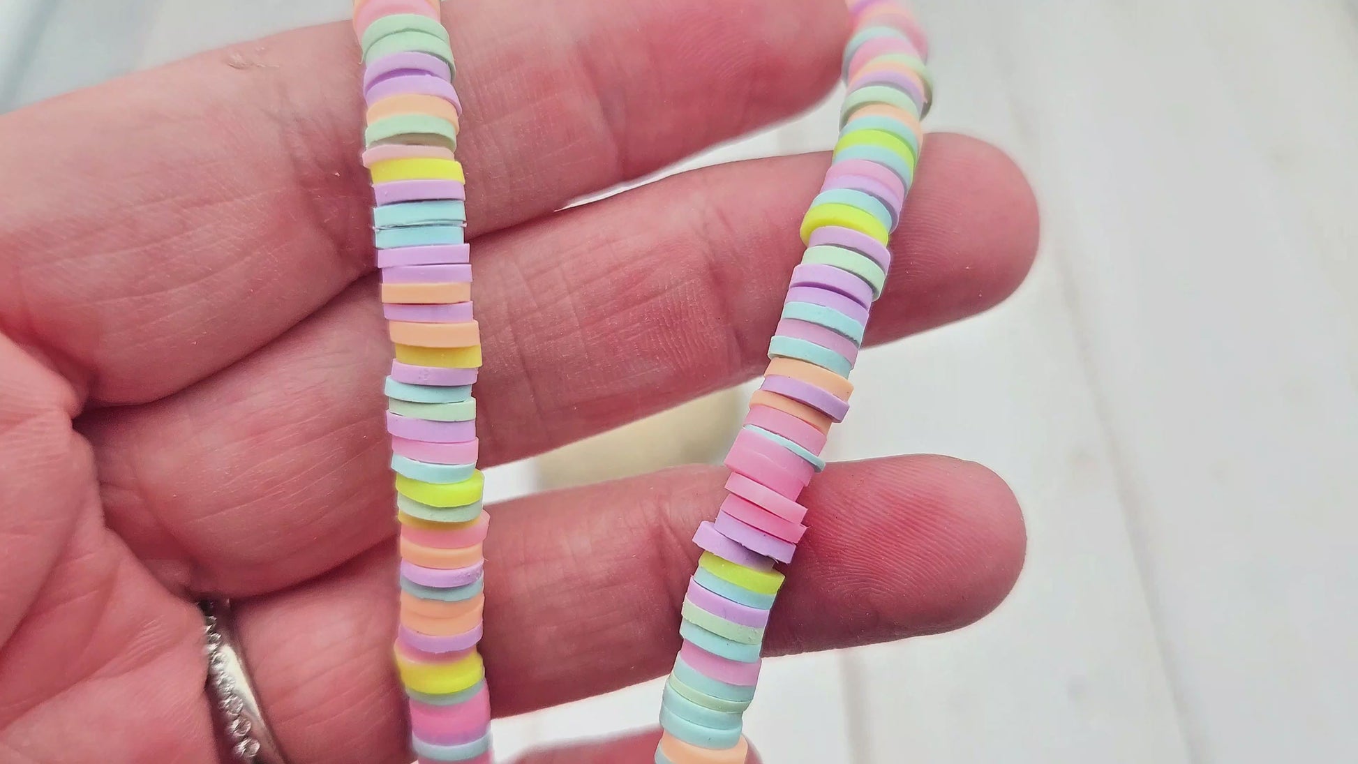 290 perles heishi tons pastels clairs 6mm