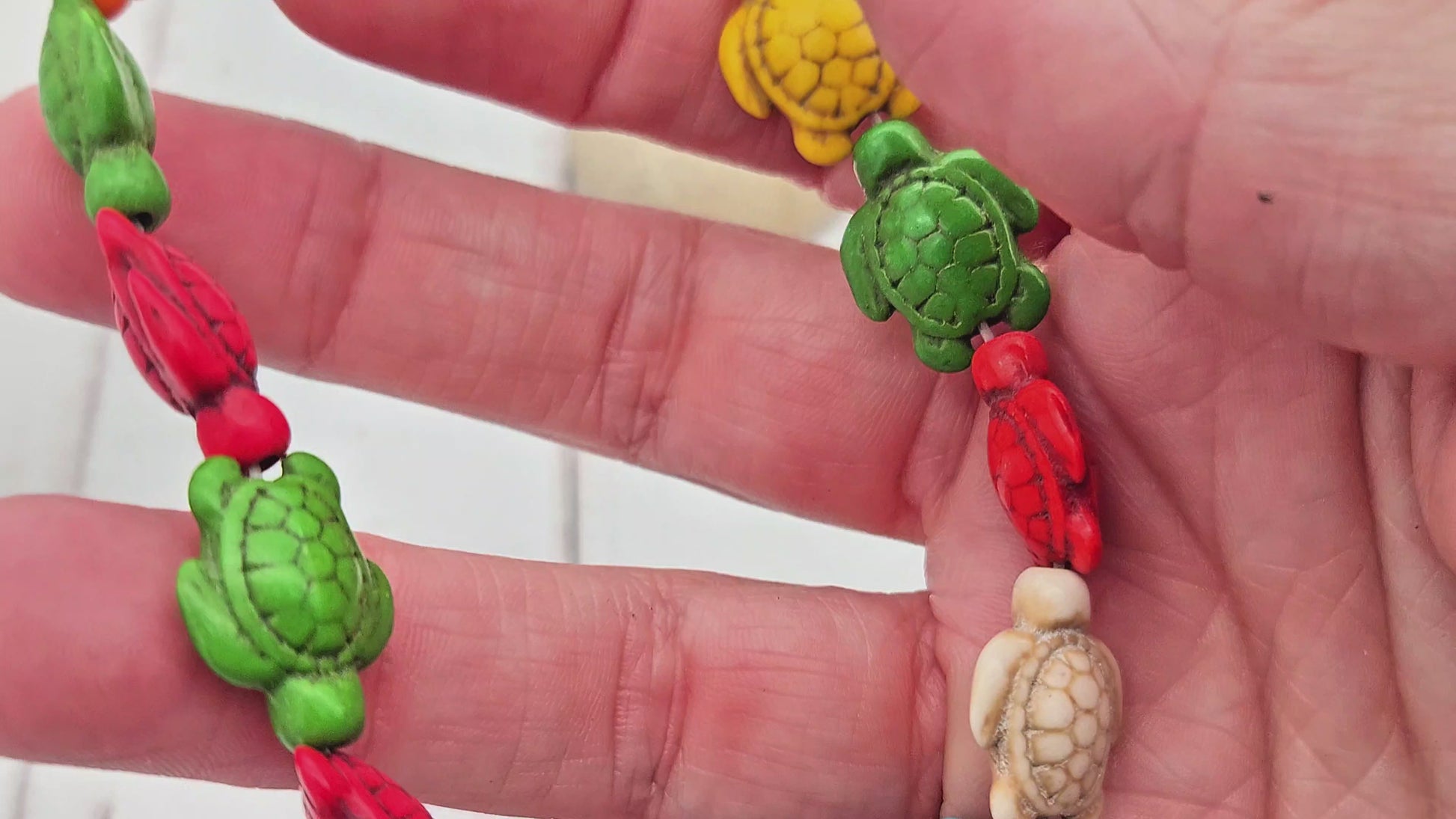 22 perles tortue multicolores en turquoise synthétique