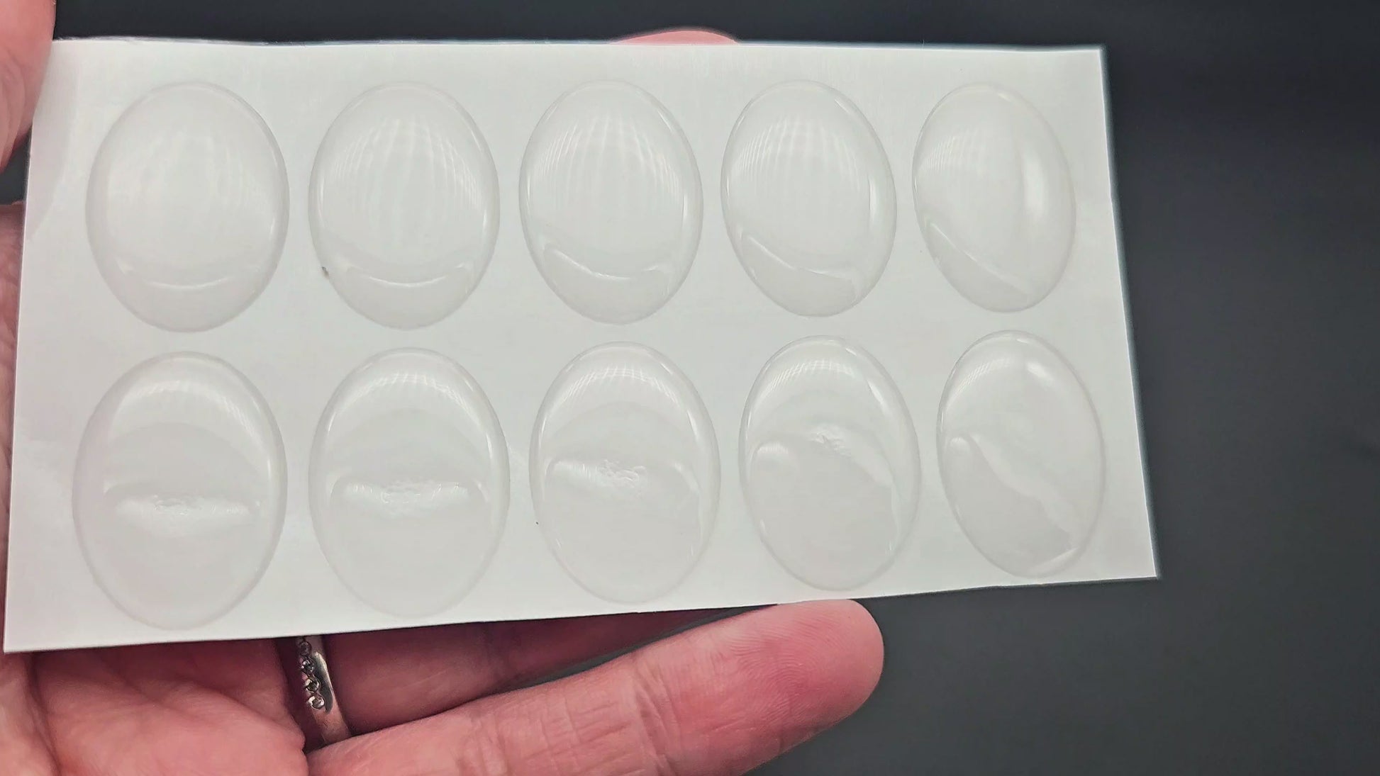10 cabochons autocollants ovales 25x18 mm en résine époxy