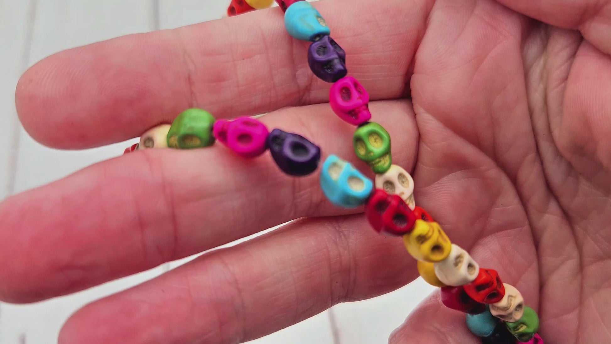 48 perles tête de mort multicolores 8x6mm