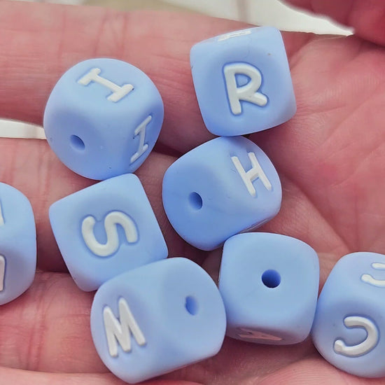 26 perles alphabet lettres silicone bleu pastel