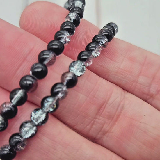 200 perles en verre craquelées noires et transparentes 4mm