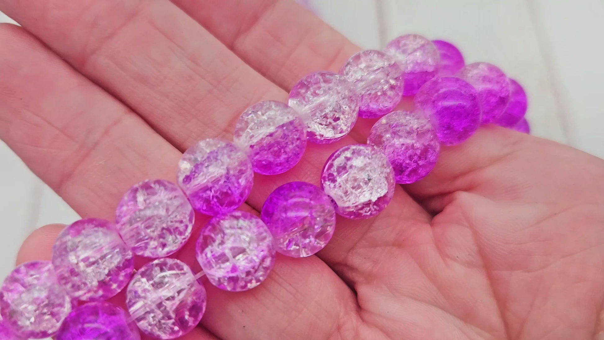 80 perles en verre craquelées violettes et transparentes 10mm