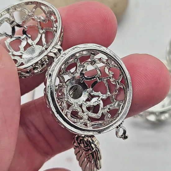 2 cages coeurs avec breloque aile pour création bolas de grosesse