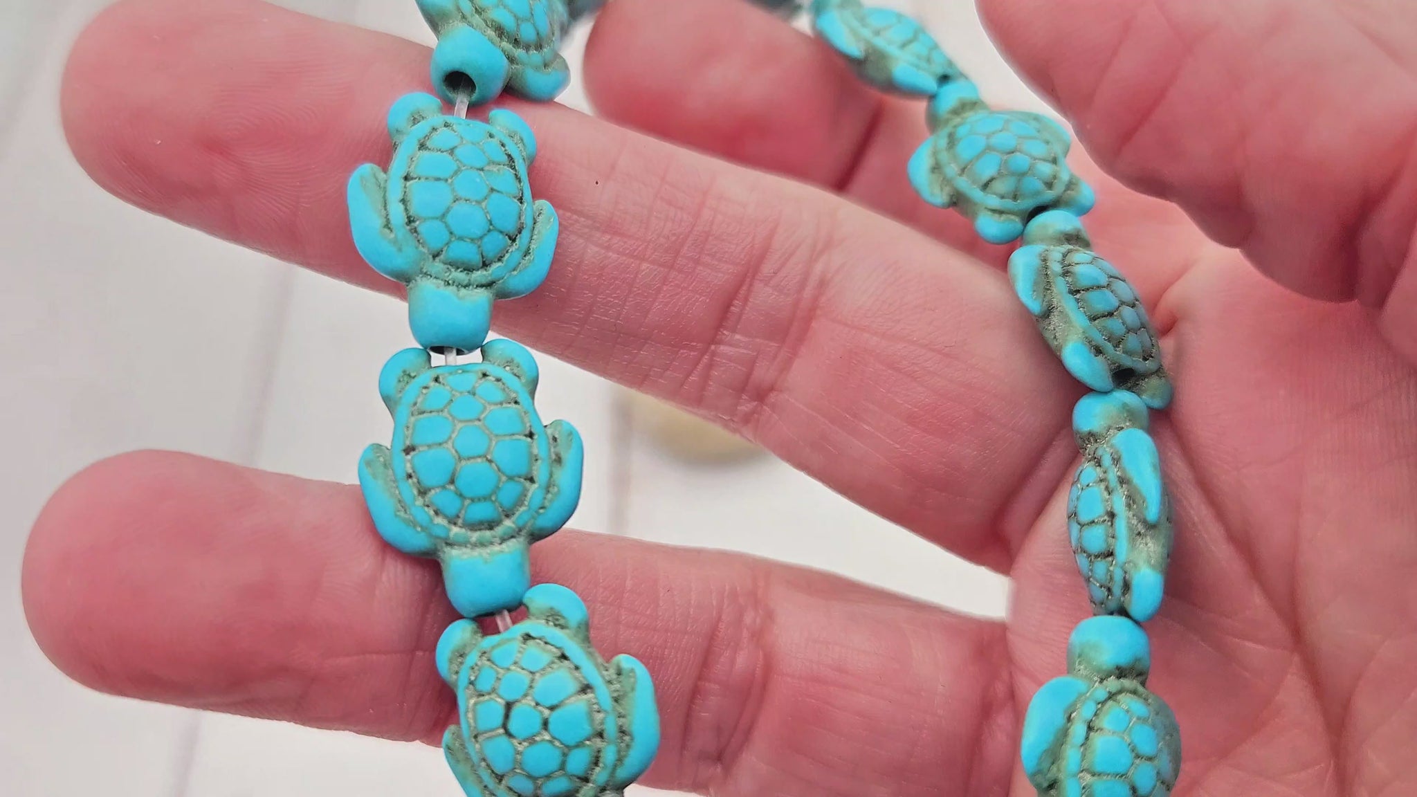 23 perles tortue en turquoise synthétique