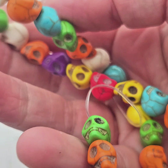37 perles tête de mort multicolores 10x8mm